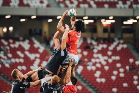 开云体育在线-德甲争冠战焦点战，当曼联的战术铁幕笼罩巴黎，欧洲足球的权力天平正在倾斜