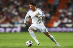 开云体育app-铁血拜仁强行终结突尼斯神话，莱万在意甲焦点战宣告王权交接